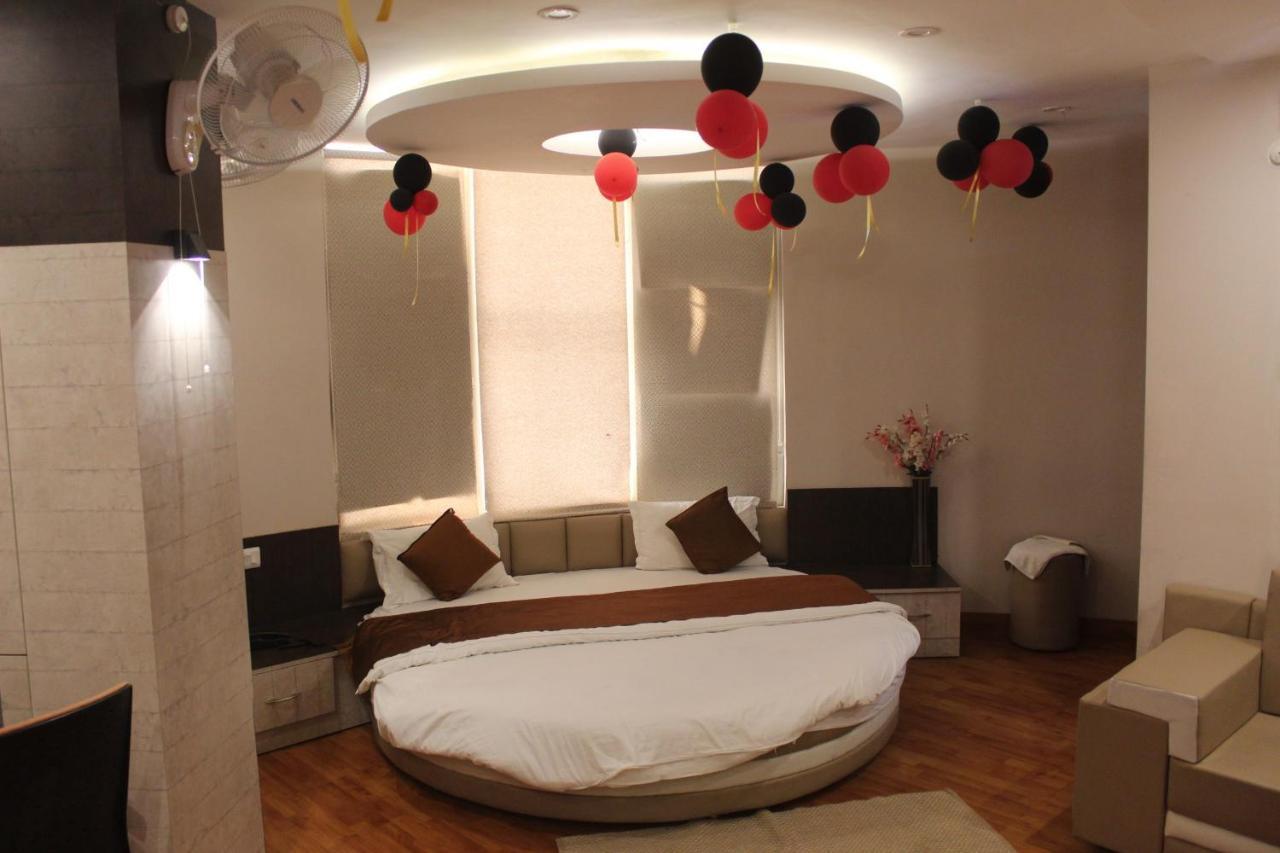 Hotel K3 Club Residency à Jhānsi Extérieur photo