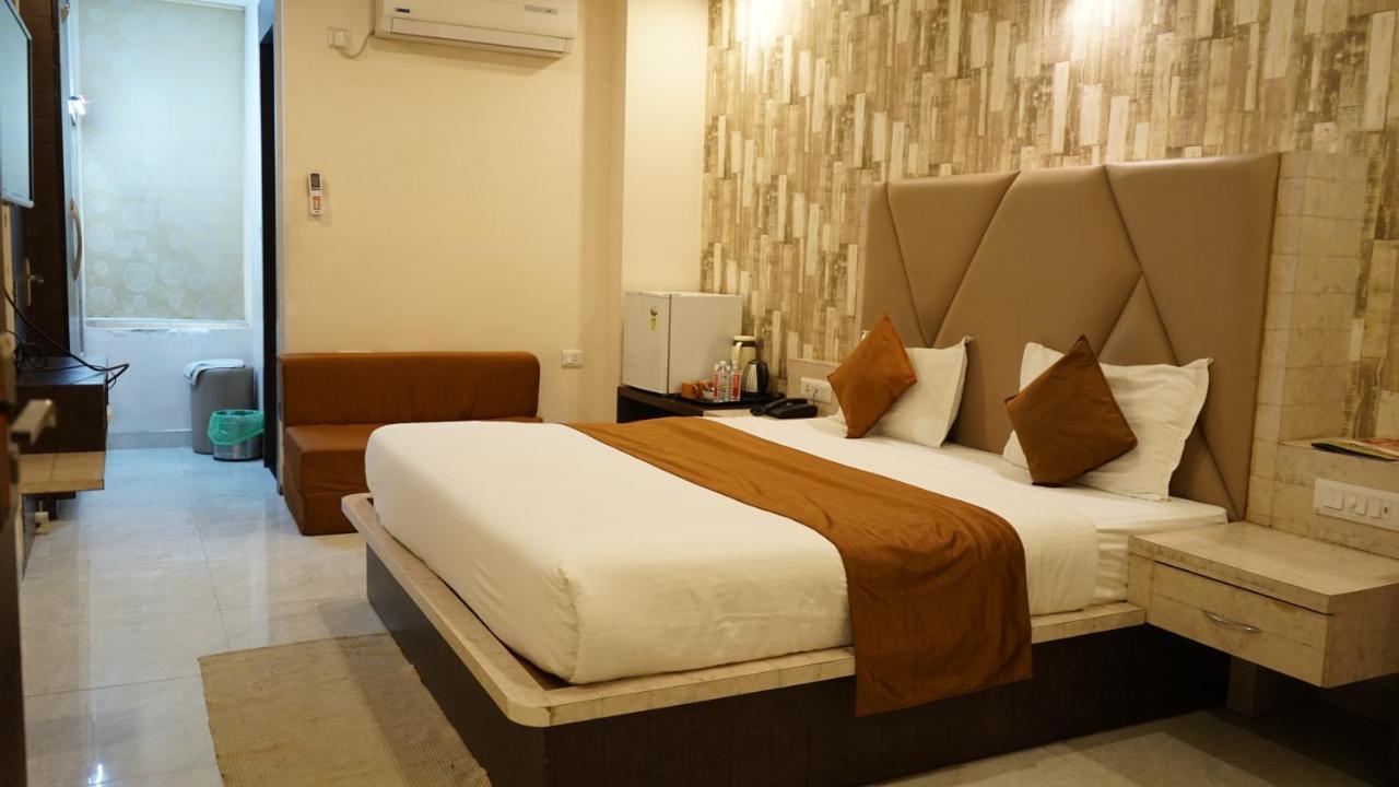 Hotel K3 Club Residency à Jhānsi Extérieur photo