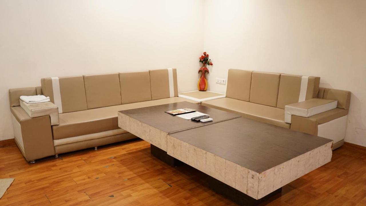 Hotel K3 Club Residency à Jhānsi Extérieur photo