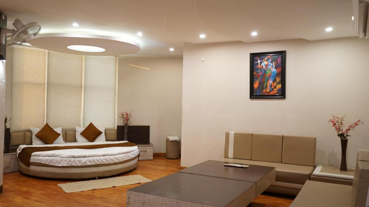 Hotel K3 Club Residency à Jhānsi Extérieur photo
